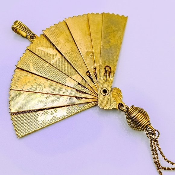 Vintage Jewelry - Vintage Asian Fan Antique Reversible Dragon & Swans 1960s Necklace Pendant